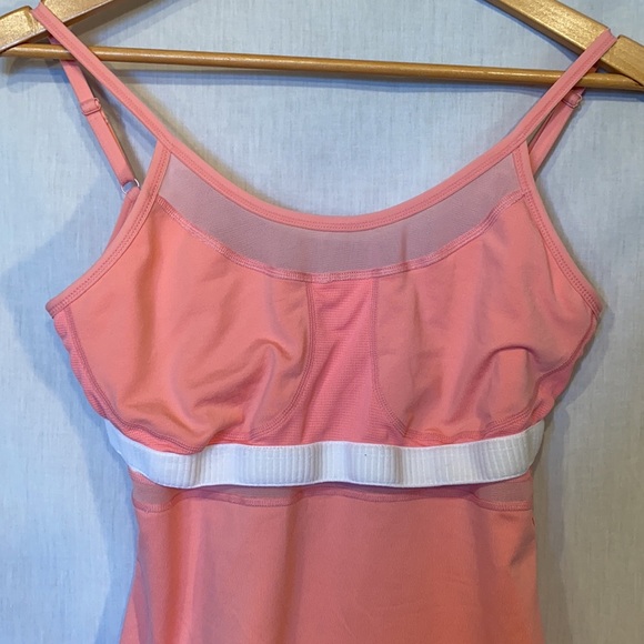 Nike Workout Top. Size Med. - Picture 5 of 8